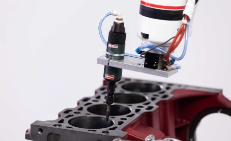 7-Axis Cobot in Bolt Tightening and Casting Deburring