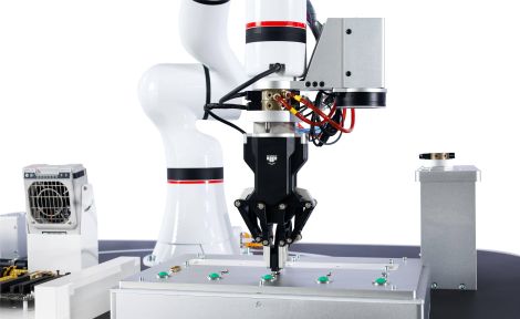 7-Axis Cobot in Connector Plugging/Unplugging Test