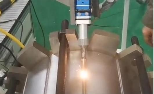 協働ロボットレーザ溶接