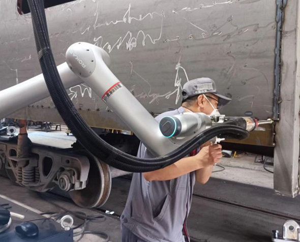 ROKAE Exquisite Series Welding Robots in Rail Transportation Equipment Manufacturing